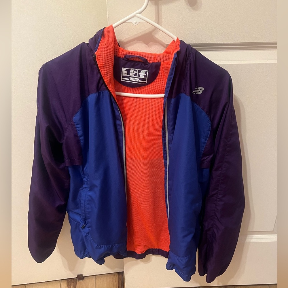 Women New Balance Jacket Windbreaker Hoodie EUC Small Running Activewear